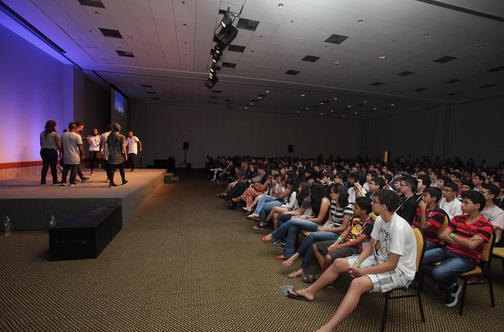 Atividade cultural na noite de 6 de novembro.